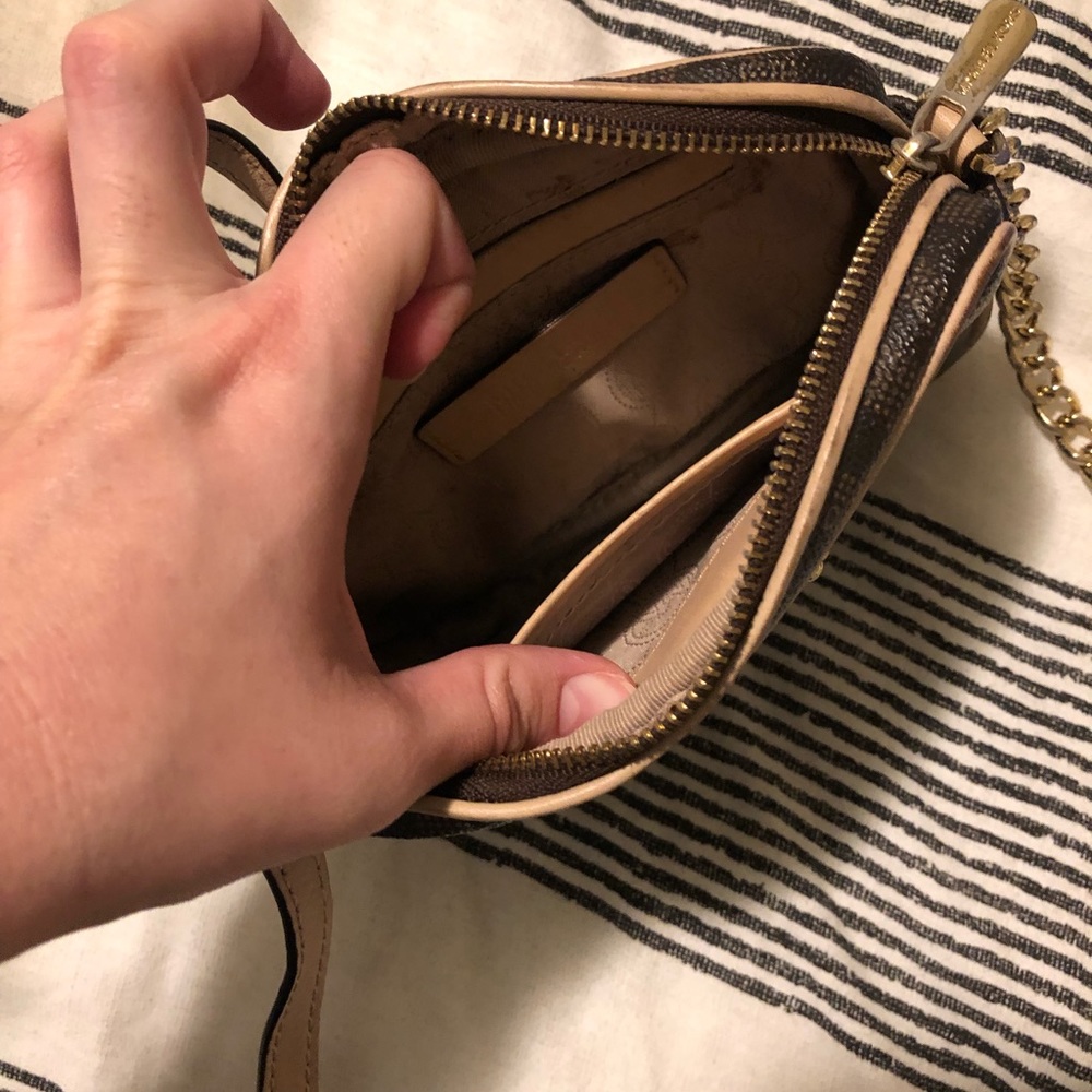 Micheal kors crossbody - Picture 3 of 3